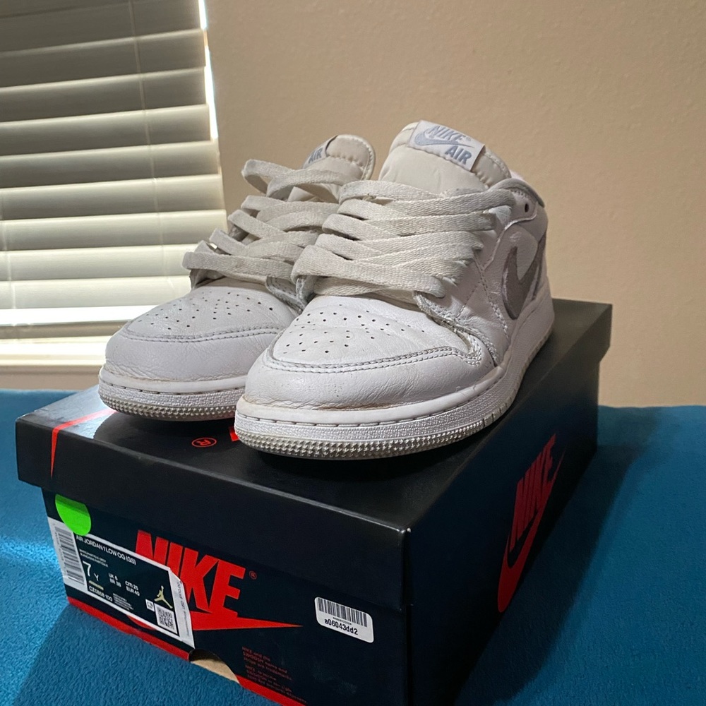 Air Jordan 1 low neutral grey